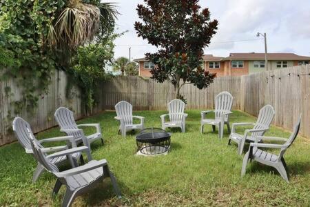 Spacious 4 Bedroom Beach Retreat - Blocks From Beach Jacksonville Beach Exterior photo